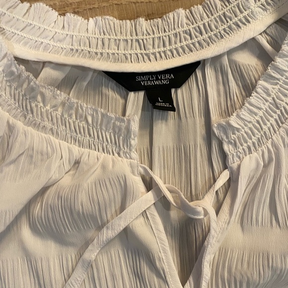 Simply Vera Vera Wang White Blouse. Size Large - Picture 3 of 4